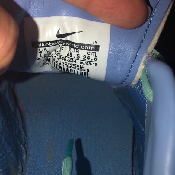 Nike Soccer Cleats - Picture 3 of 3